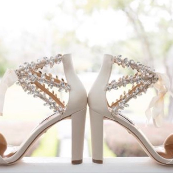 Women’s Badgley Mischka size 6 1/2 block heel sandals - Picture 3 of 7